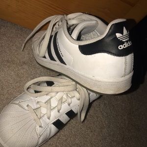 Adidas superstars
